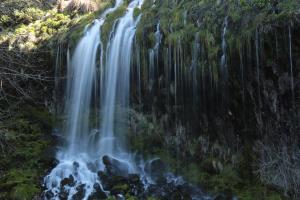 Mossbrae Falls with water on rocks