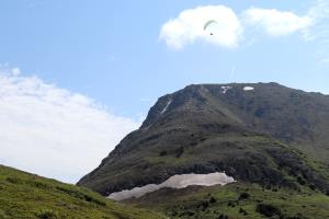 Flat Top Mountain seen from trail with parachute person