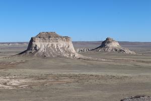 Pawnee Buttes seen from overlook path