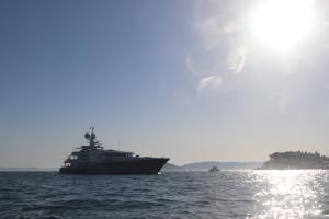 Yacht seen returning to Split