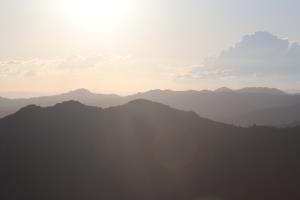 Sun and mountains seen from top of Pinnacles