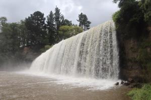 Rere Falls from side