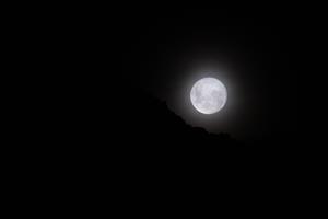 Moon seen from Akapoua Bay